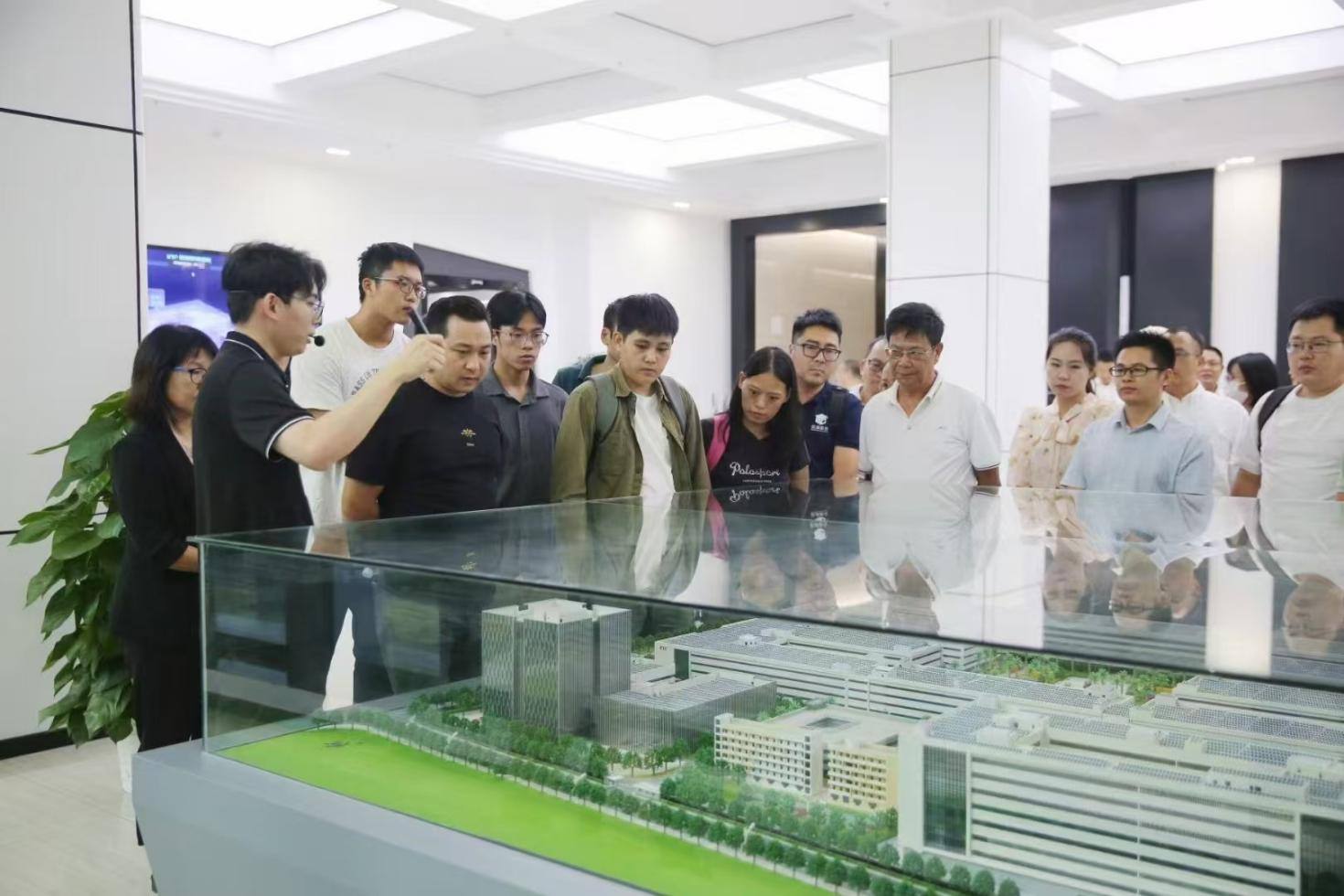 汕尾市電子信息企業(yè)高管赴廣州創(chuàng)新島、康冠科技交流學(xué)習(xí)(圖2)